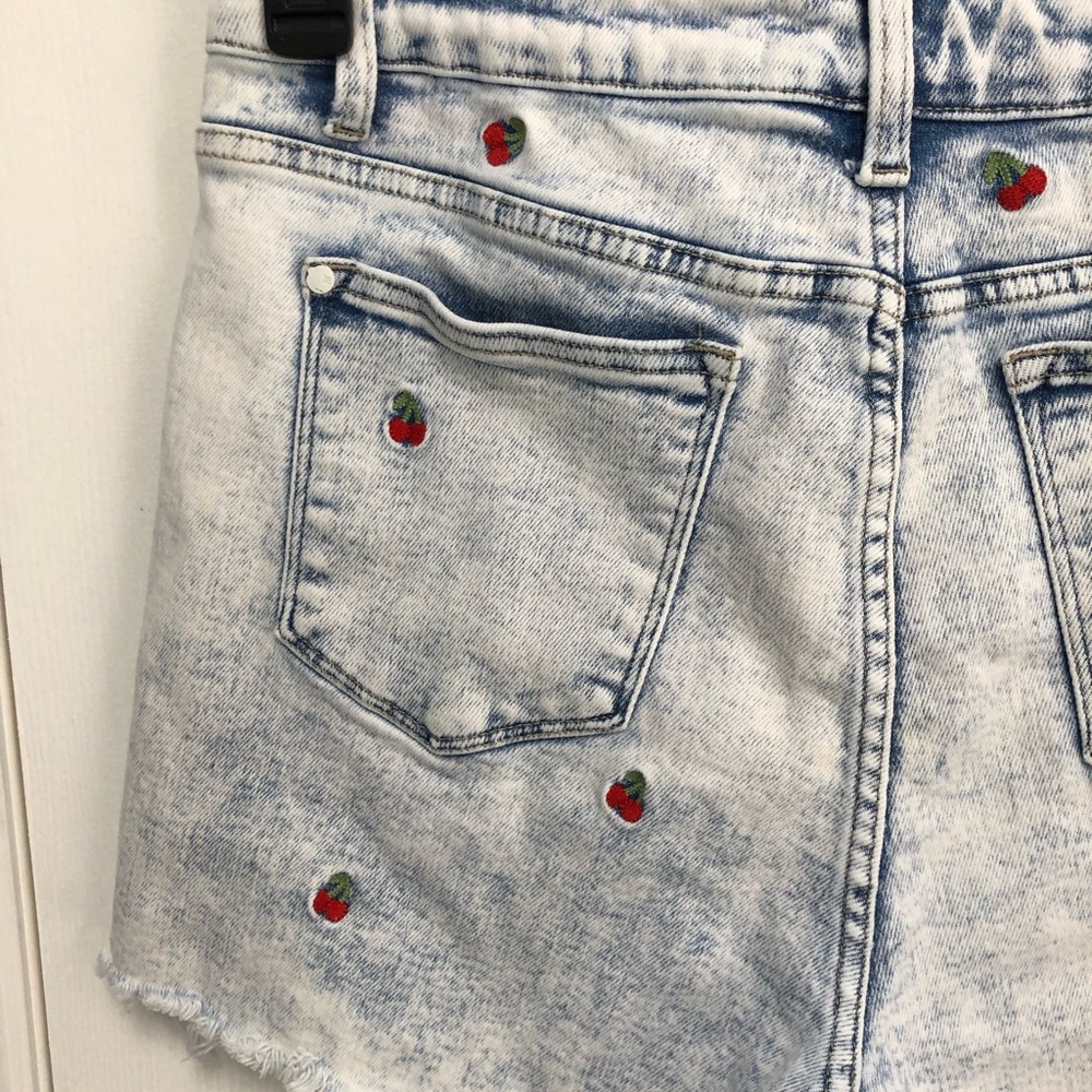 Judy Blue Cut Off Shorts High Rise Cherry Embroidered Acid Wash XL Festival - Picture 9 of 16
